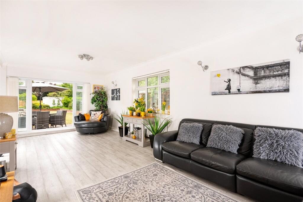 Sitting/Dining Room