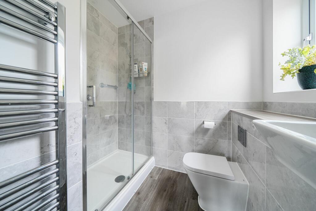 Ensuite Shower W.C (1)