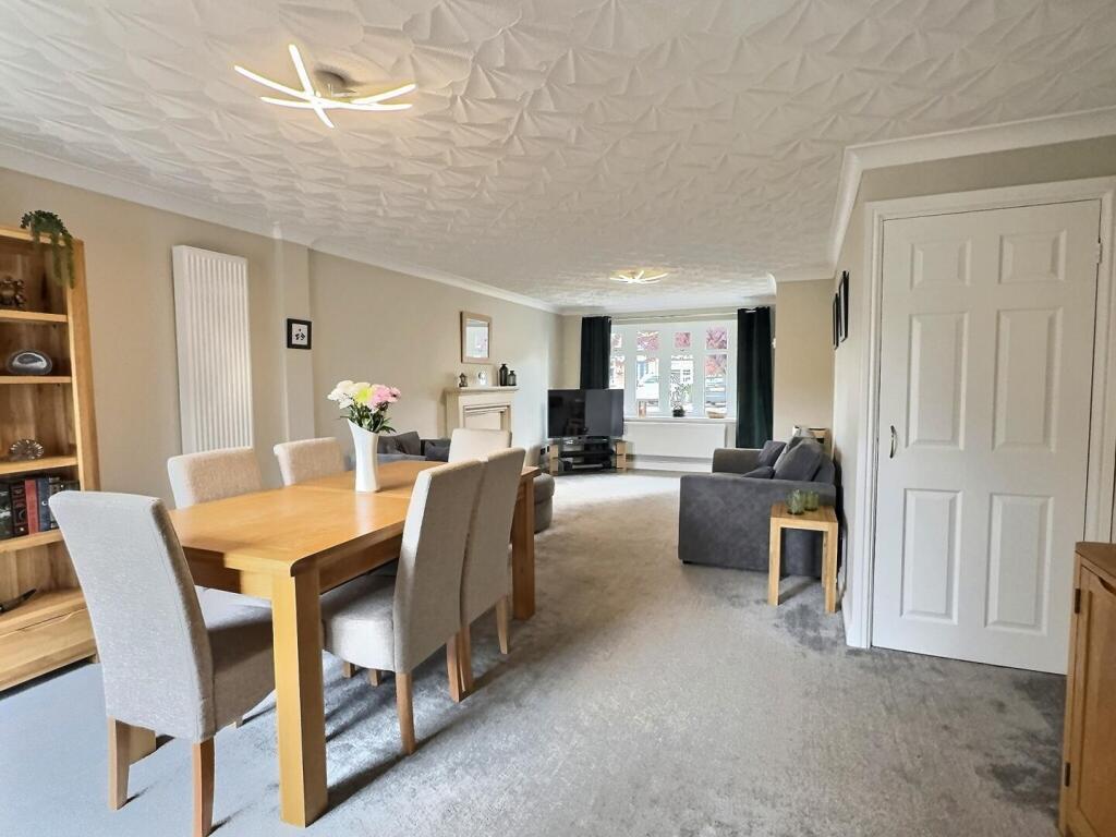 Open Plan Lounge &amp; Dining Room