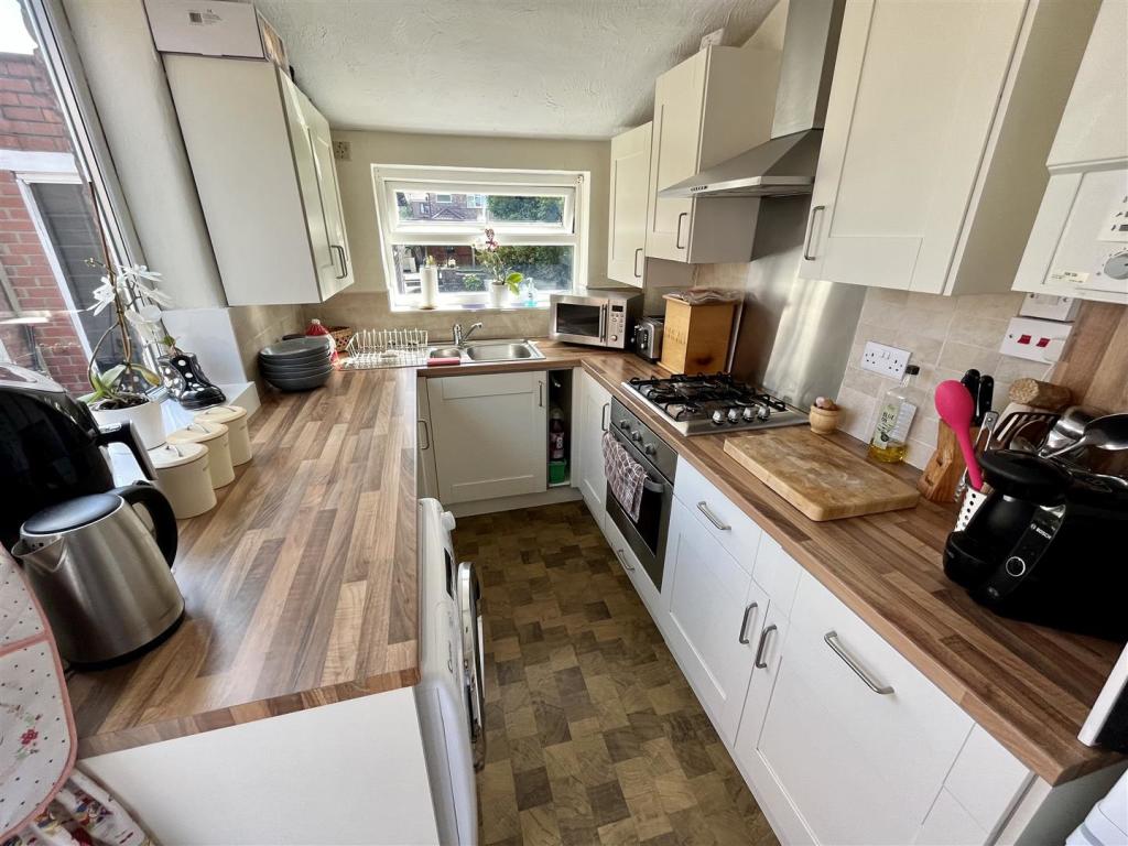 Breakfast Kitchen Aspect 2.jpg