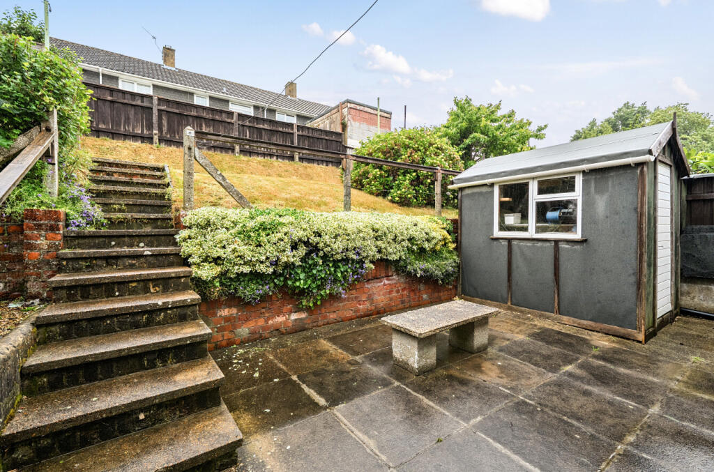 1305793-4-684169c...