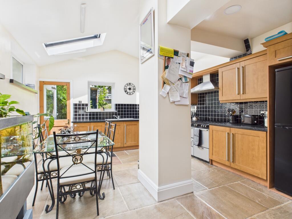 CAM03729G0-PR0074-STILL006