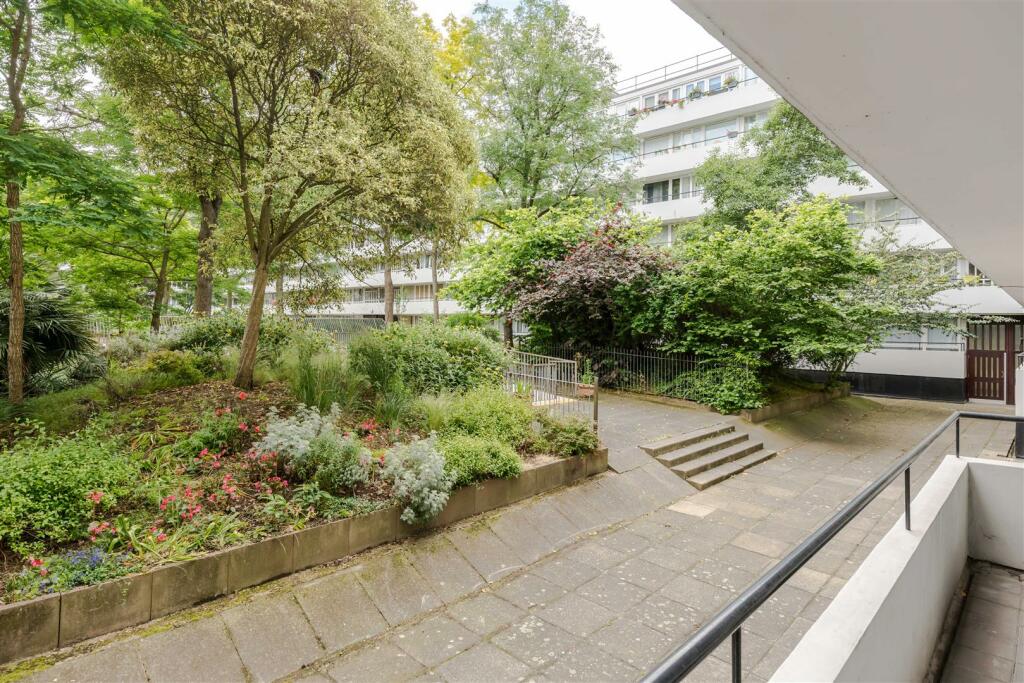 32 Holcroft Court-12.jpg