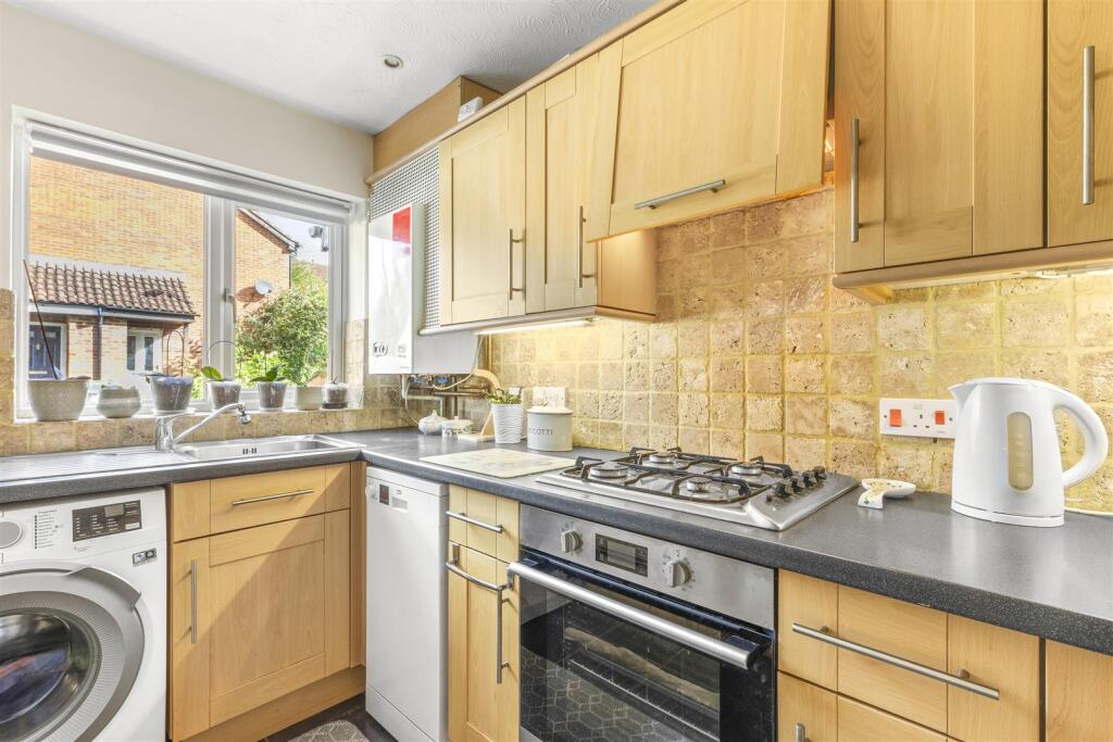 71 Lansdowne Way, HP11 1TW-11.jpg