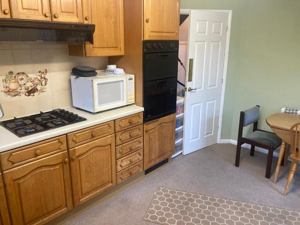 KITCHEN/BREAKFAST RM