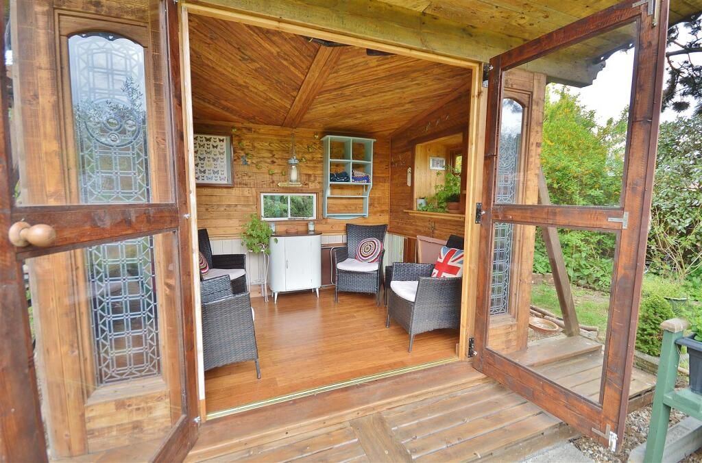 SUMMER HOUSE