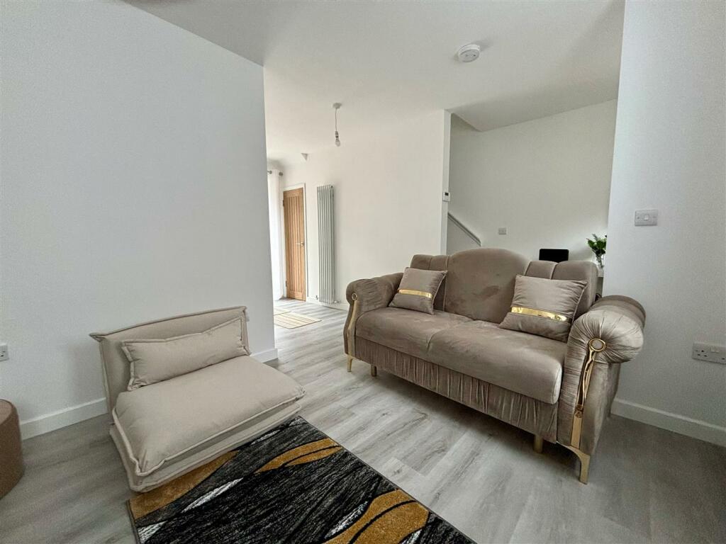 Living Room .jpg