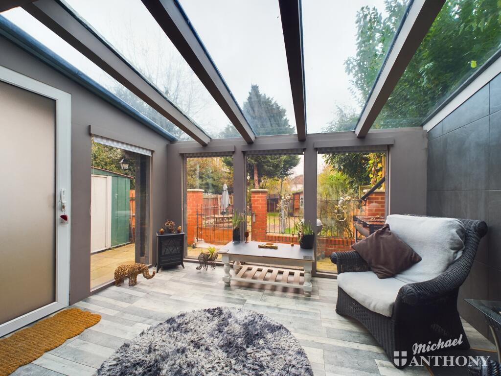 CAM02773G0-PR0209-STILL020