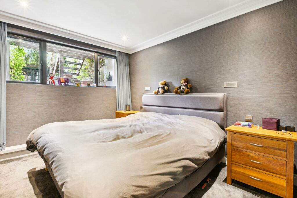 Bedroom with En-Suite Shower Room