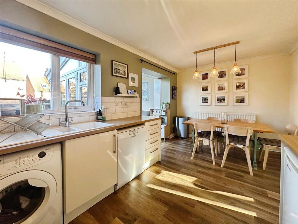 5d2d551a-6-43C9-B079-101421482381-1210-000000320F2