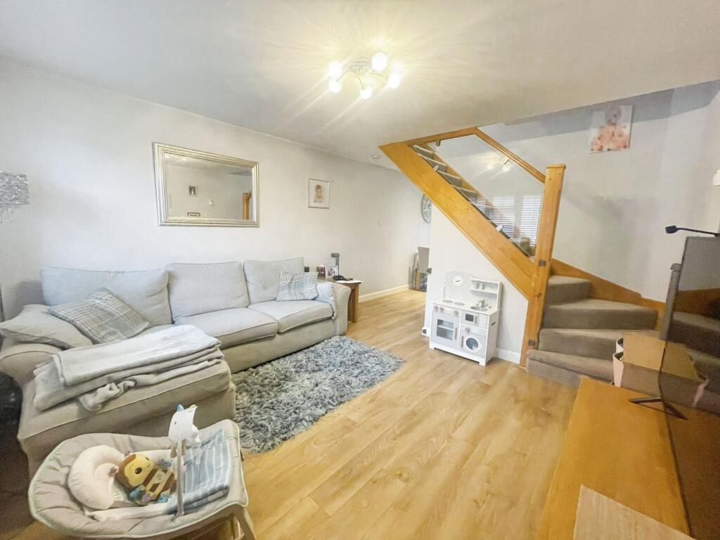 LOUNGE/KITCHEN DINING ROOM