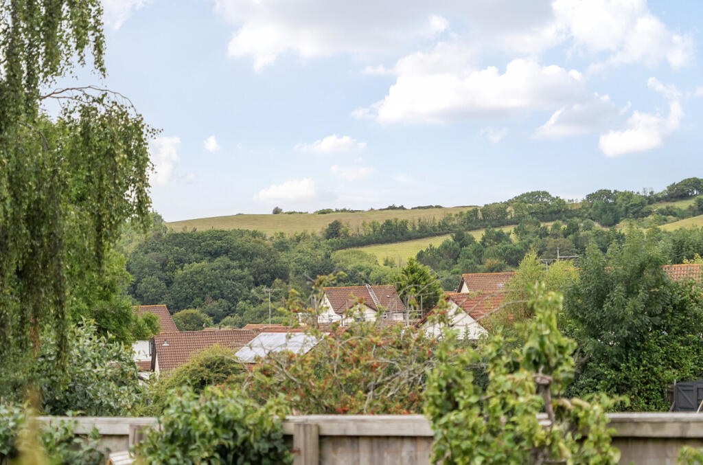 1335319-4-6895c81...