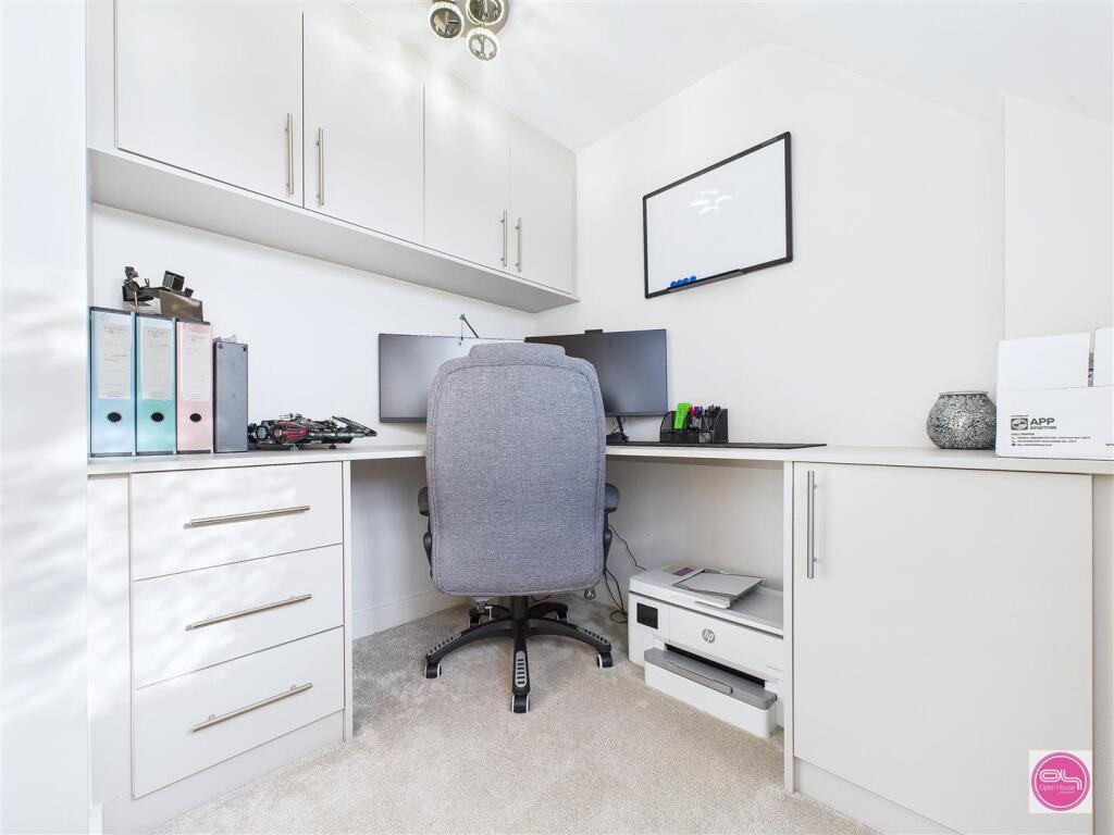 Cranfield Avenue, Church Gresley (38).jpg