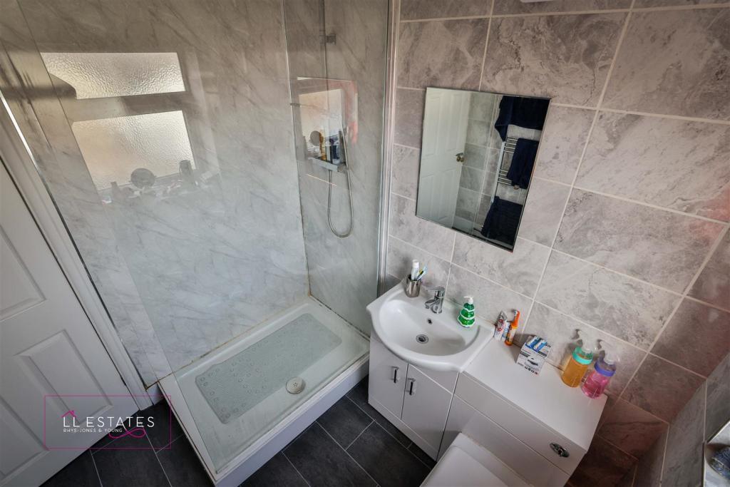 3 Knowles Avenue-22 shower room.jpg