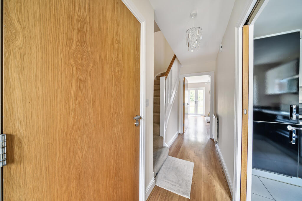 1298652-9-682cd47...