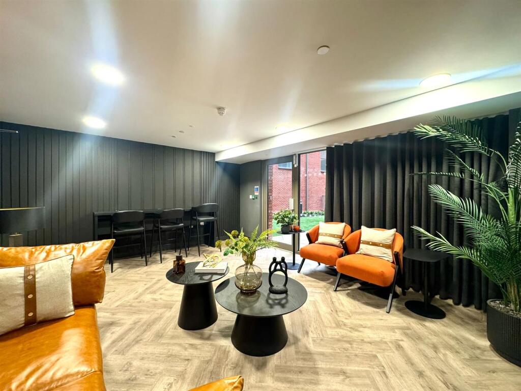 Residents lounge pic 2.jpeg