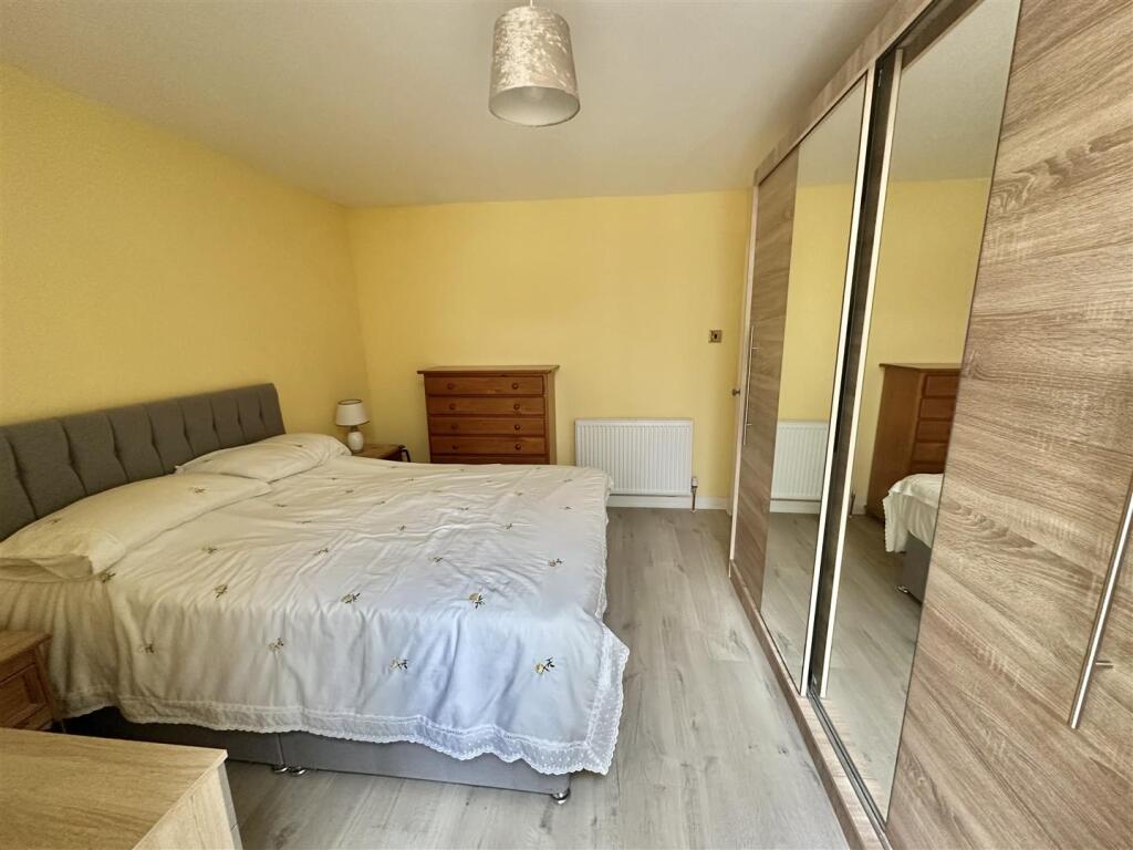 Bramleys Estate Agents - Robyn Royd Avenue - Mirfi