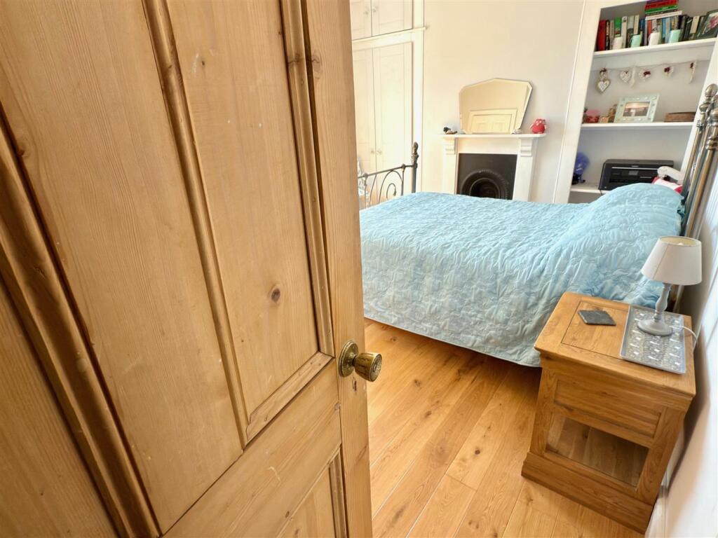 BED 2 ENTRANCE.jpg