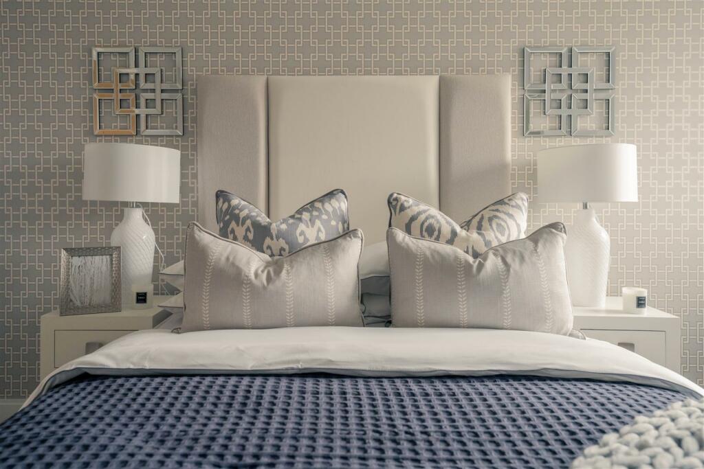 2429_FLY_BRG_BED_1.jpg
