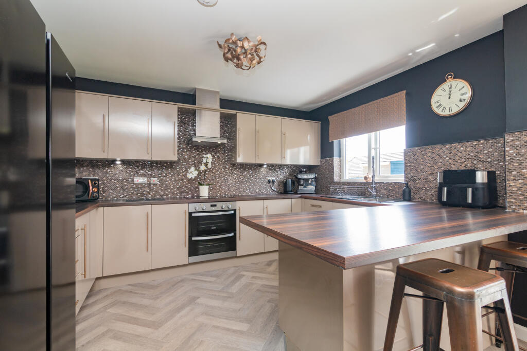 8 Strathcarron wynd  Pa2 7aj-22