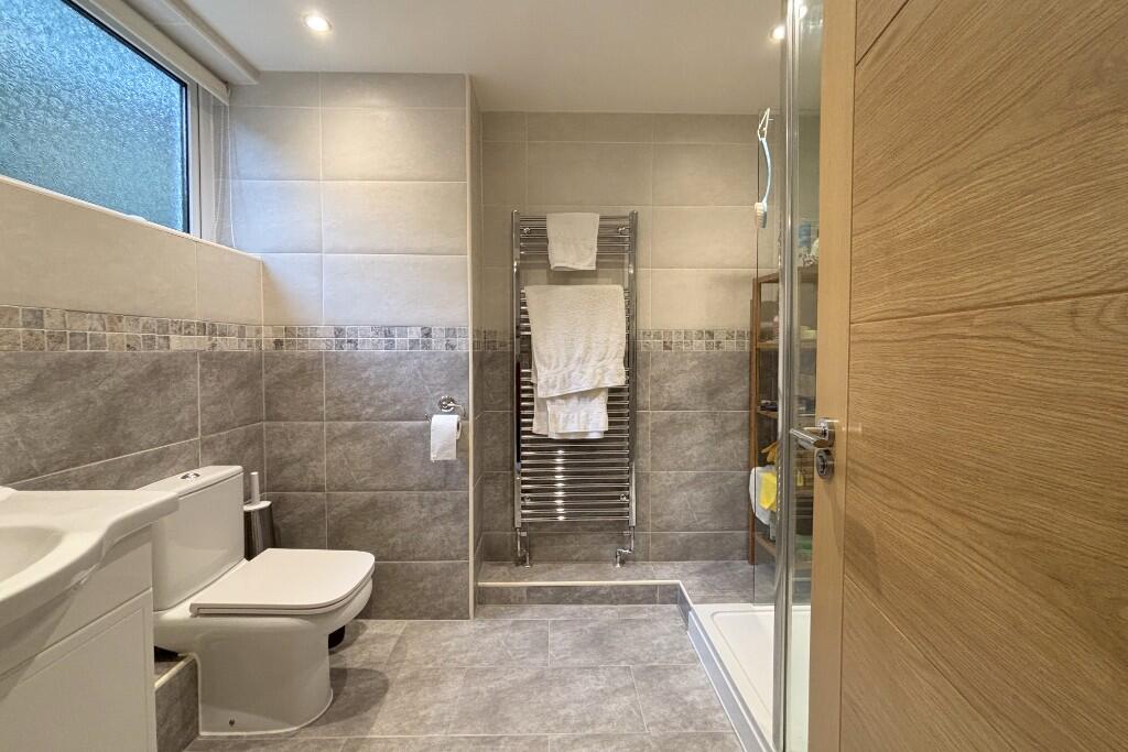 En Suite to Bedroom1