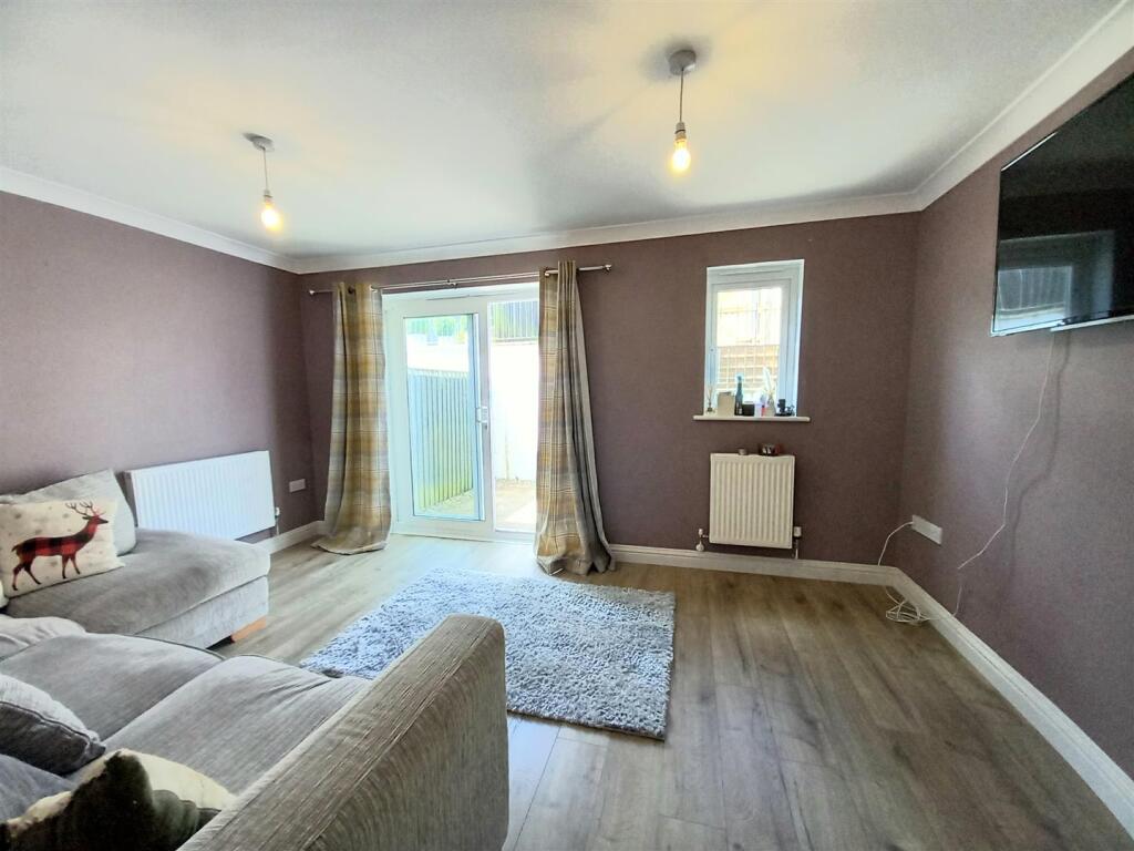 27 Buckland Lounge.jpg