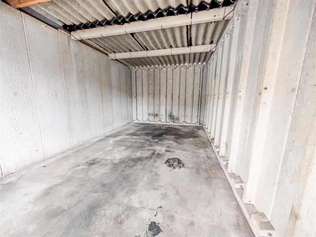 Garages 14, 15, 16 Collingwood Road Dartmouth, Dev