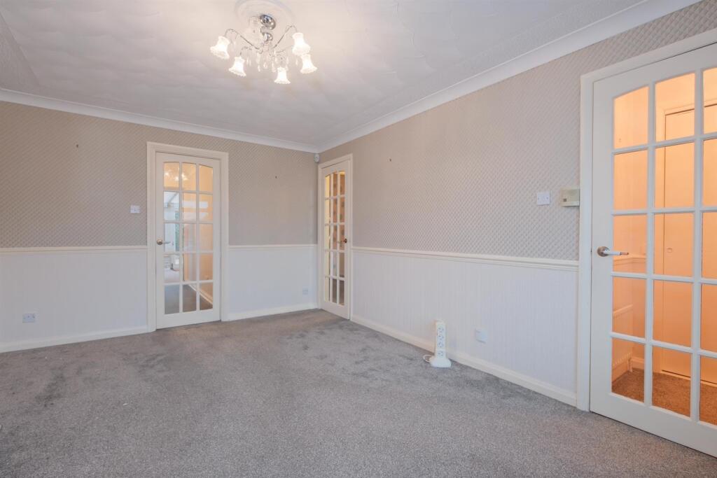 012-3 East Ave, Carluke ML8 5TS.jpg