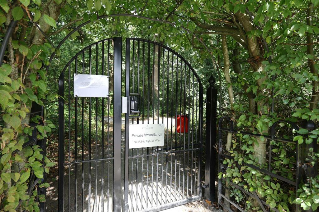PRIVATE WOODLAND