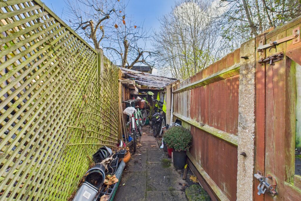 CAM02545G0-PR0531-STILL029