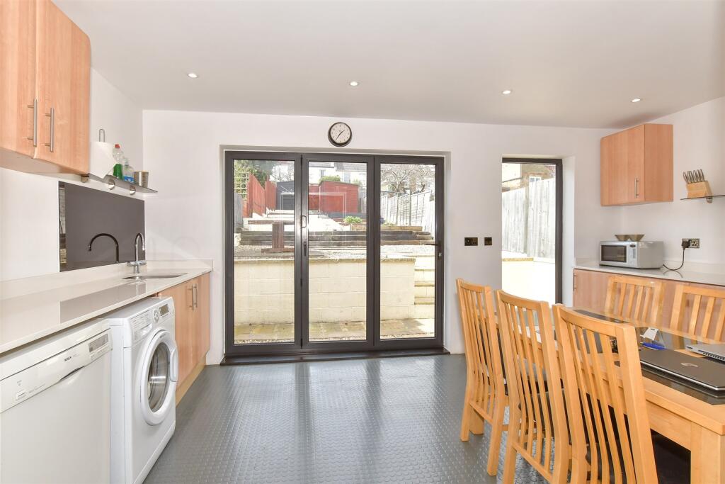 Kitchen/Breakfast Area