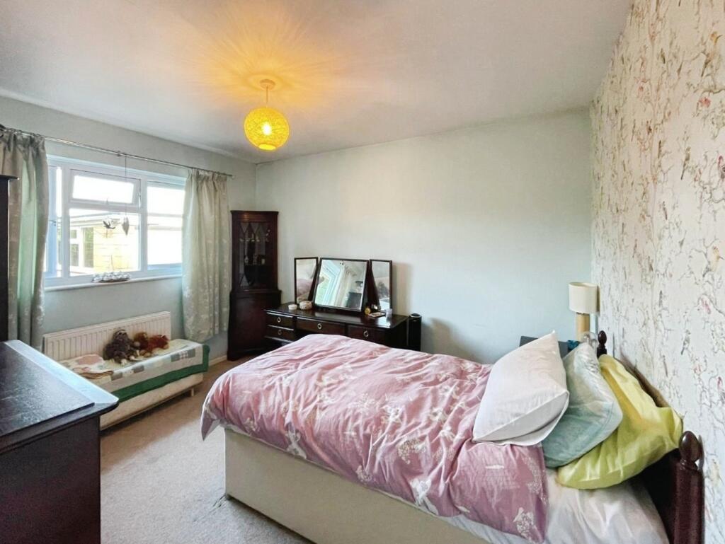 pbox-bedroom-343314.JPG