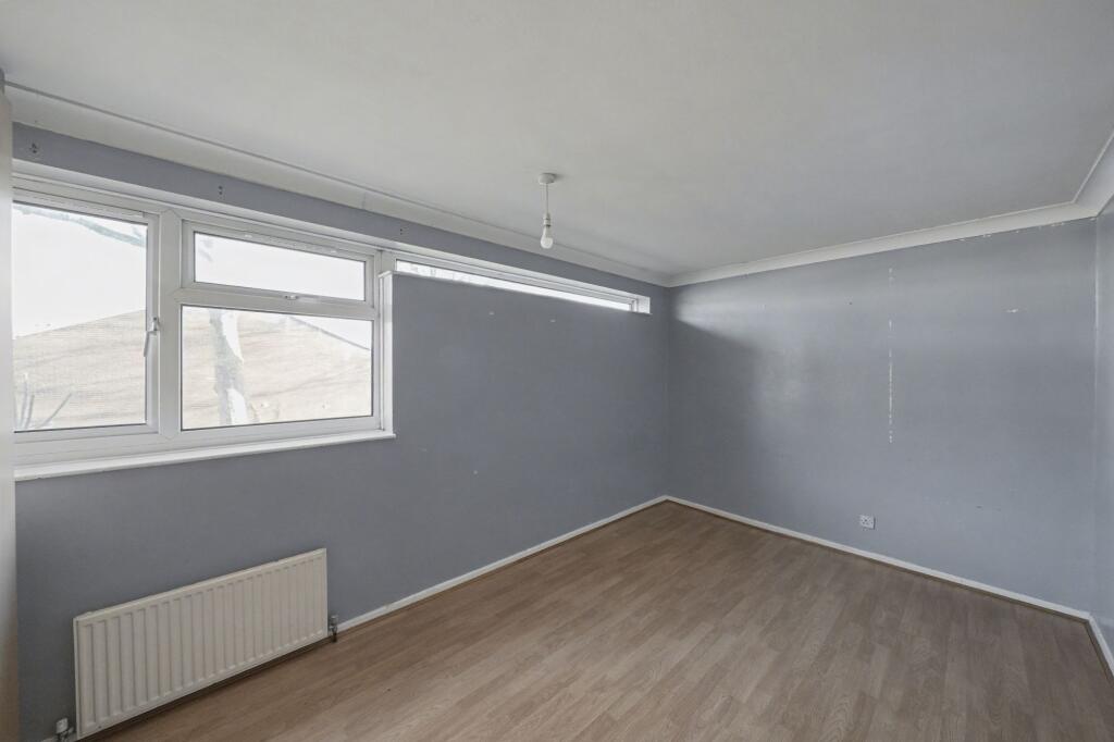 320 Spackmans Way, Slough, SL1 2SD