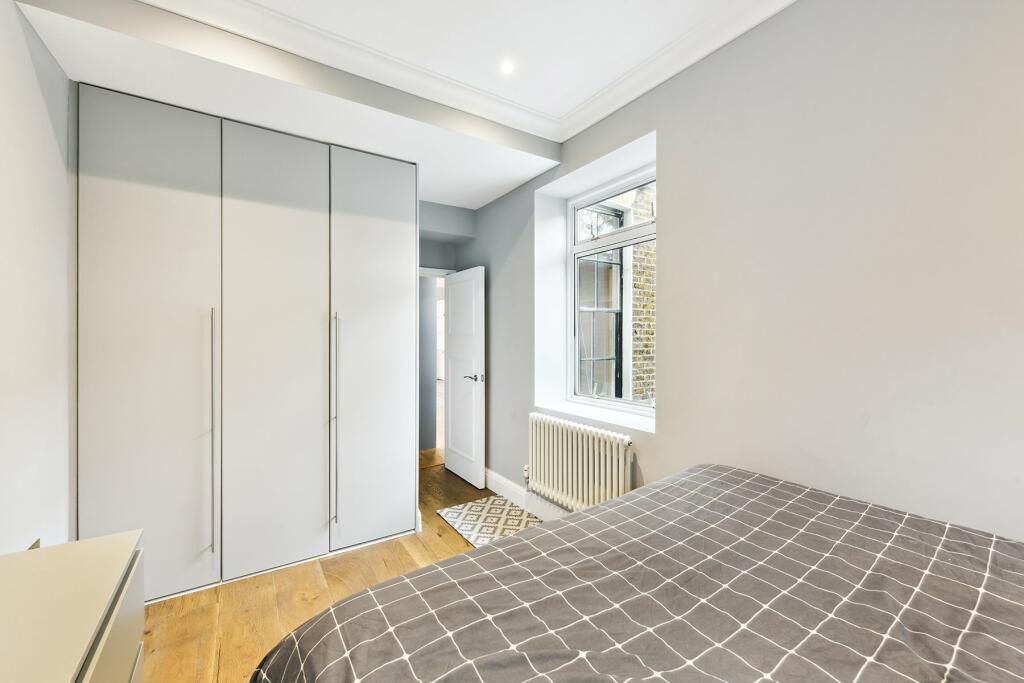 B, 22 Gunter Grove (