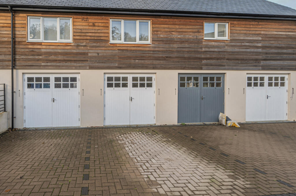 Garage / Driveway