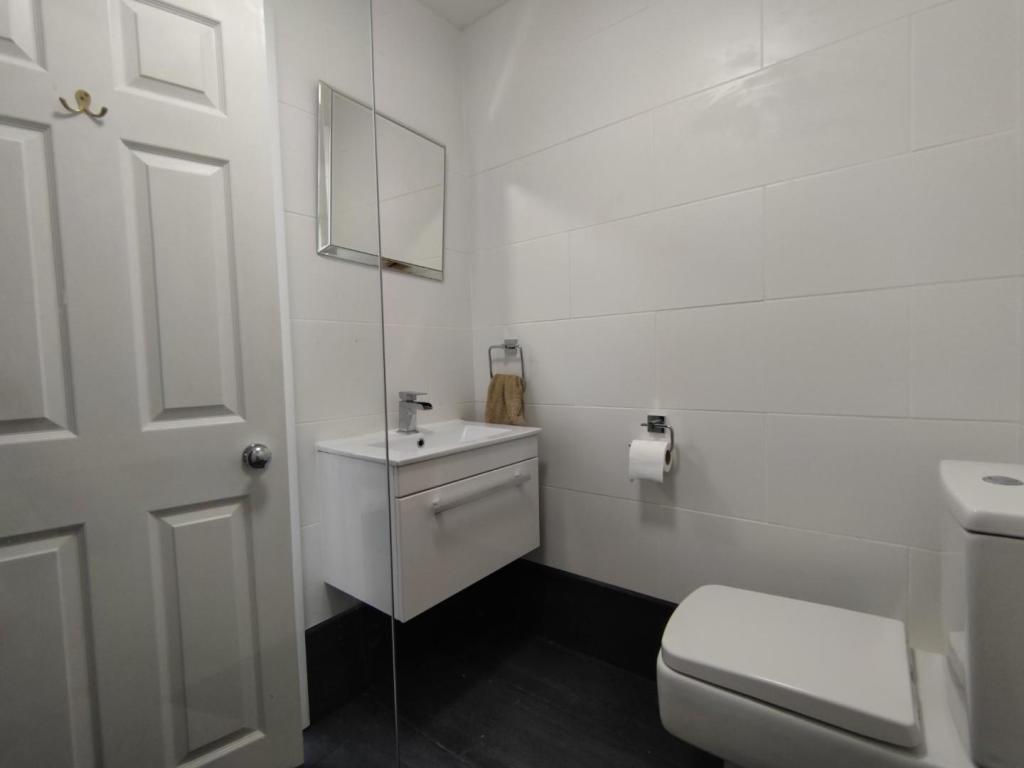 Bedroom 2 En-Suite 2
