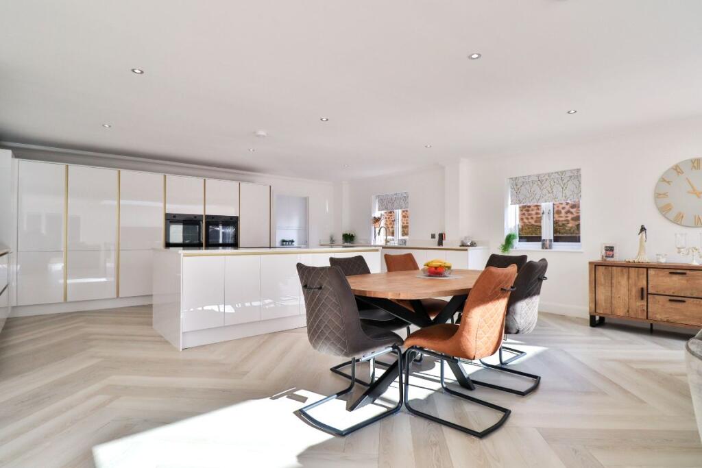 Kitchen/Dining