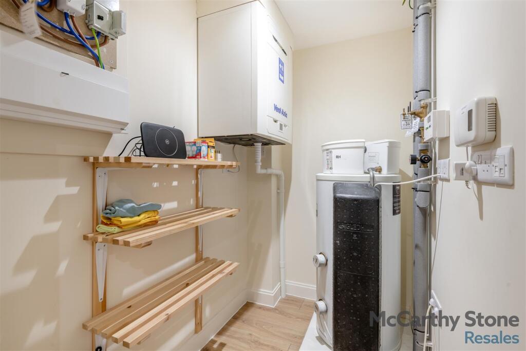 8672597-interior09.jpg