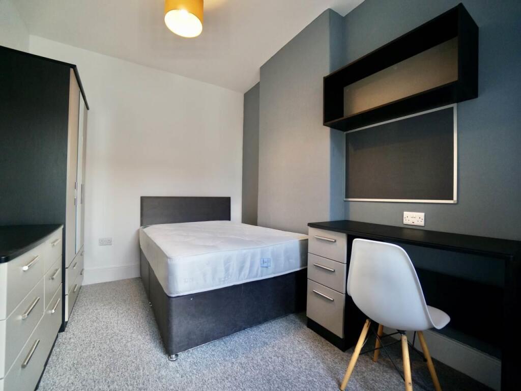 bed2.jpg