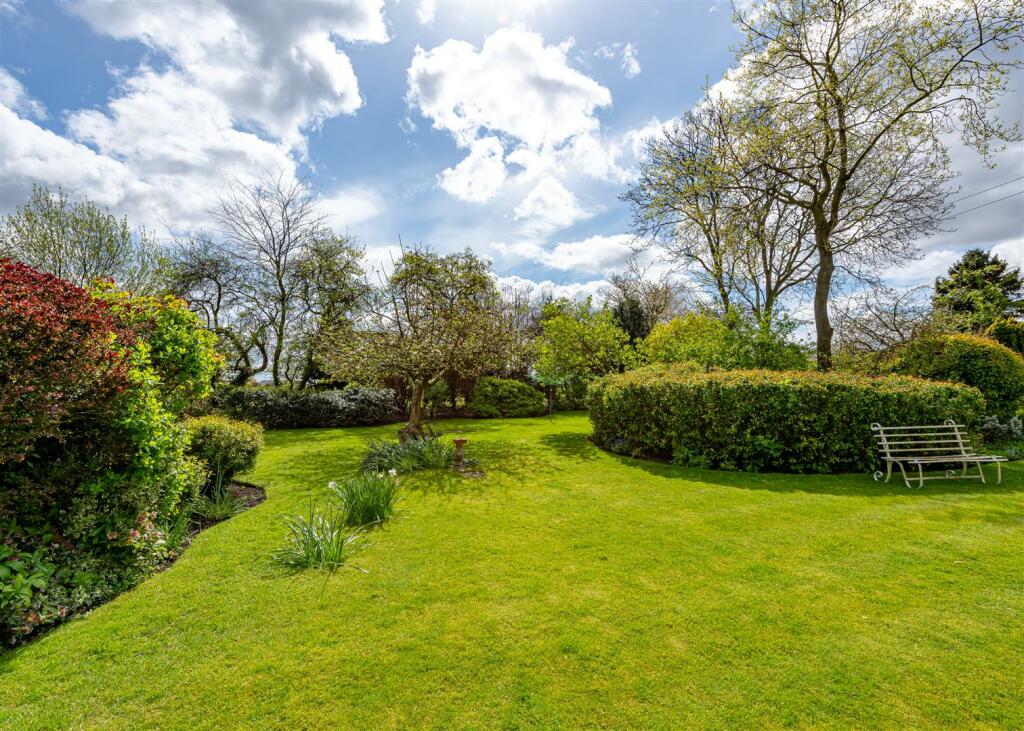 Leafields Farm-external5.jpg