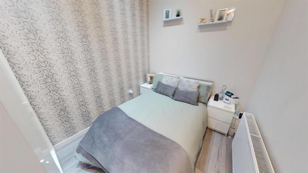 Carmelite Crescent Bedroom