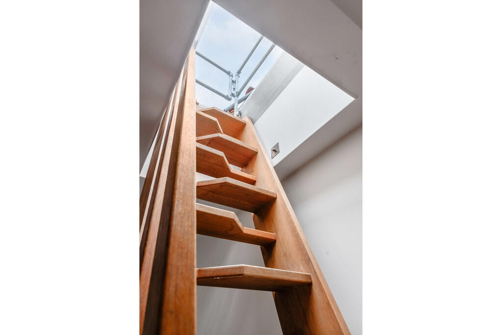 Earlham Street Se...