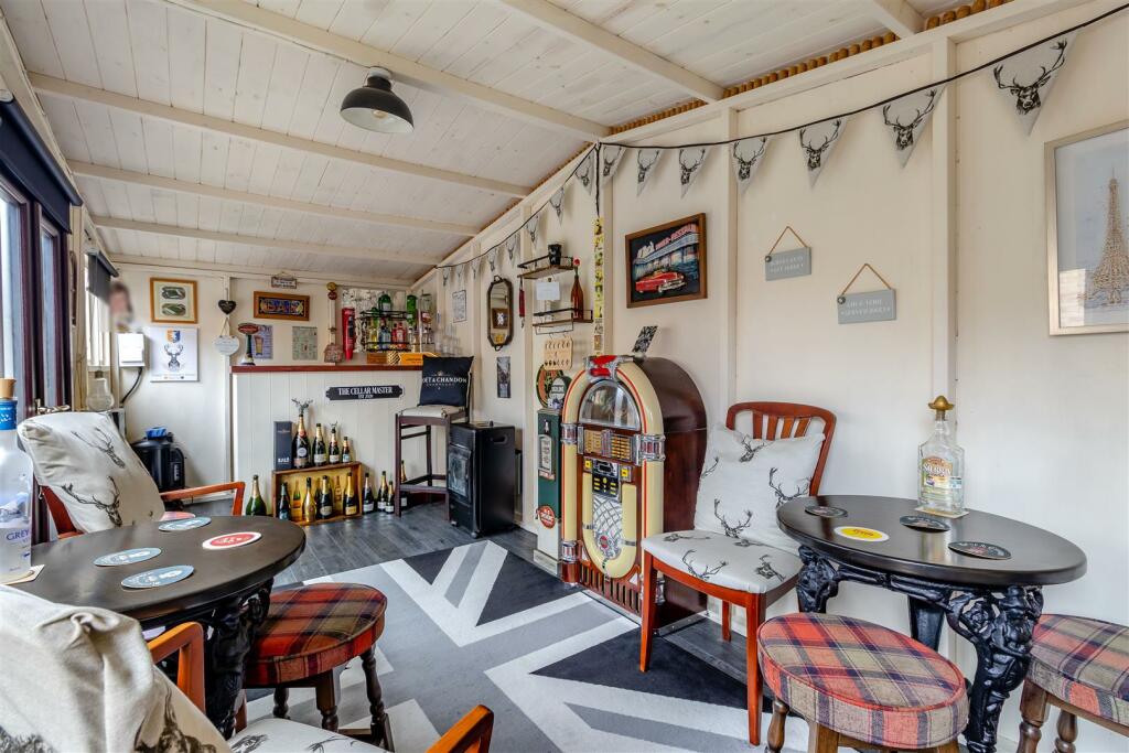 8625359-interior01.jpg