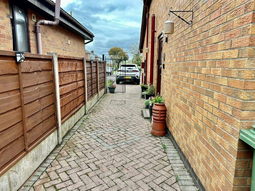 WhatsApp Image 2024-10-09 at 19.49.06_e3d21a0a.jpg