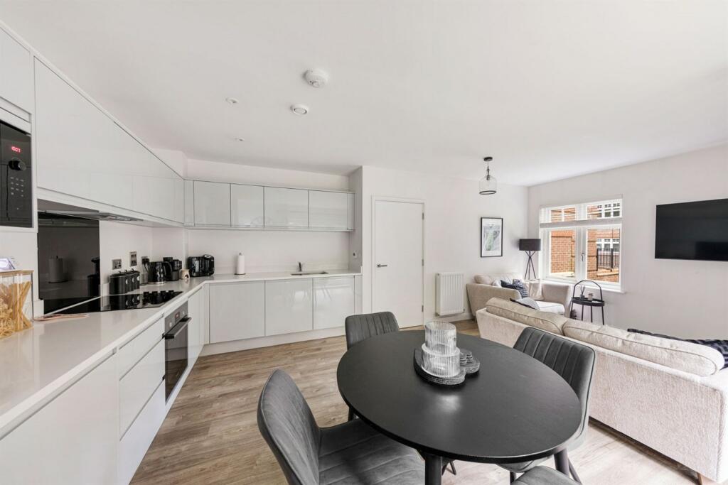 Open Plan Living/Kit