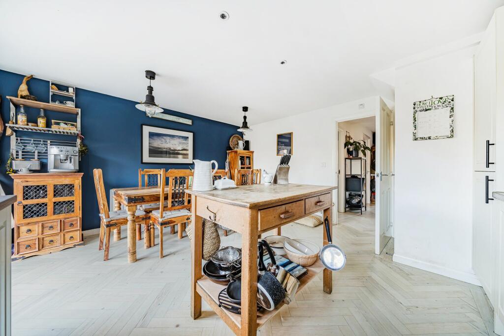 Kitchen/Dining Room (2)