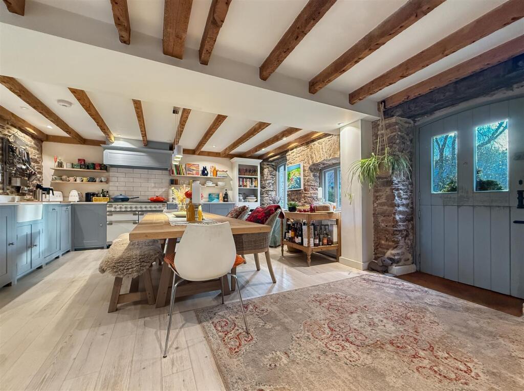 Kitchen Area.JPG
