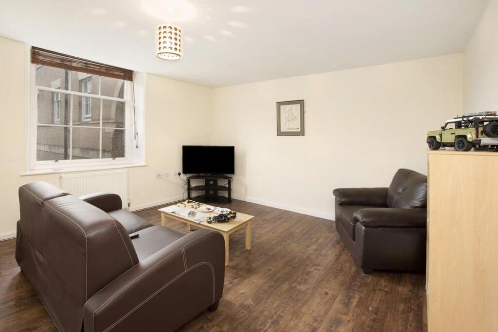 Living Area v1 (Large).jpg