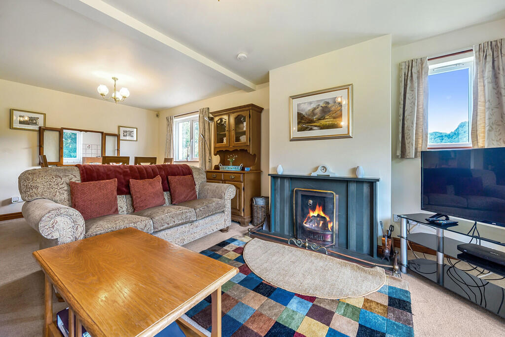 Bay Fronted Dinin...