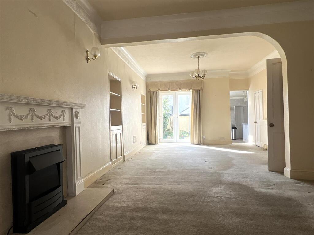 Lounge/Dining room
